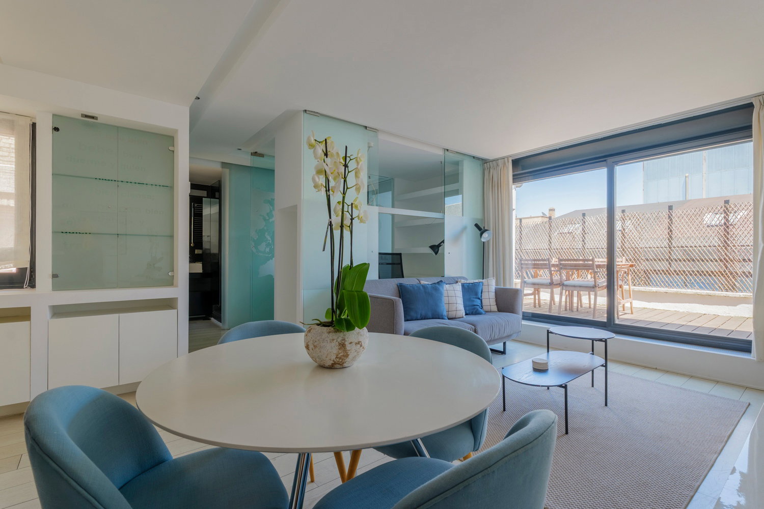 Modern 2-bedroom apartment with terrace in Chamberí