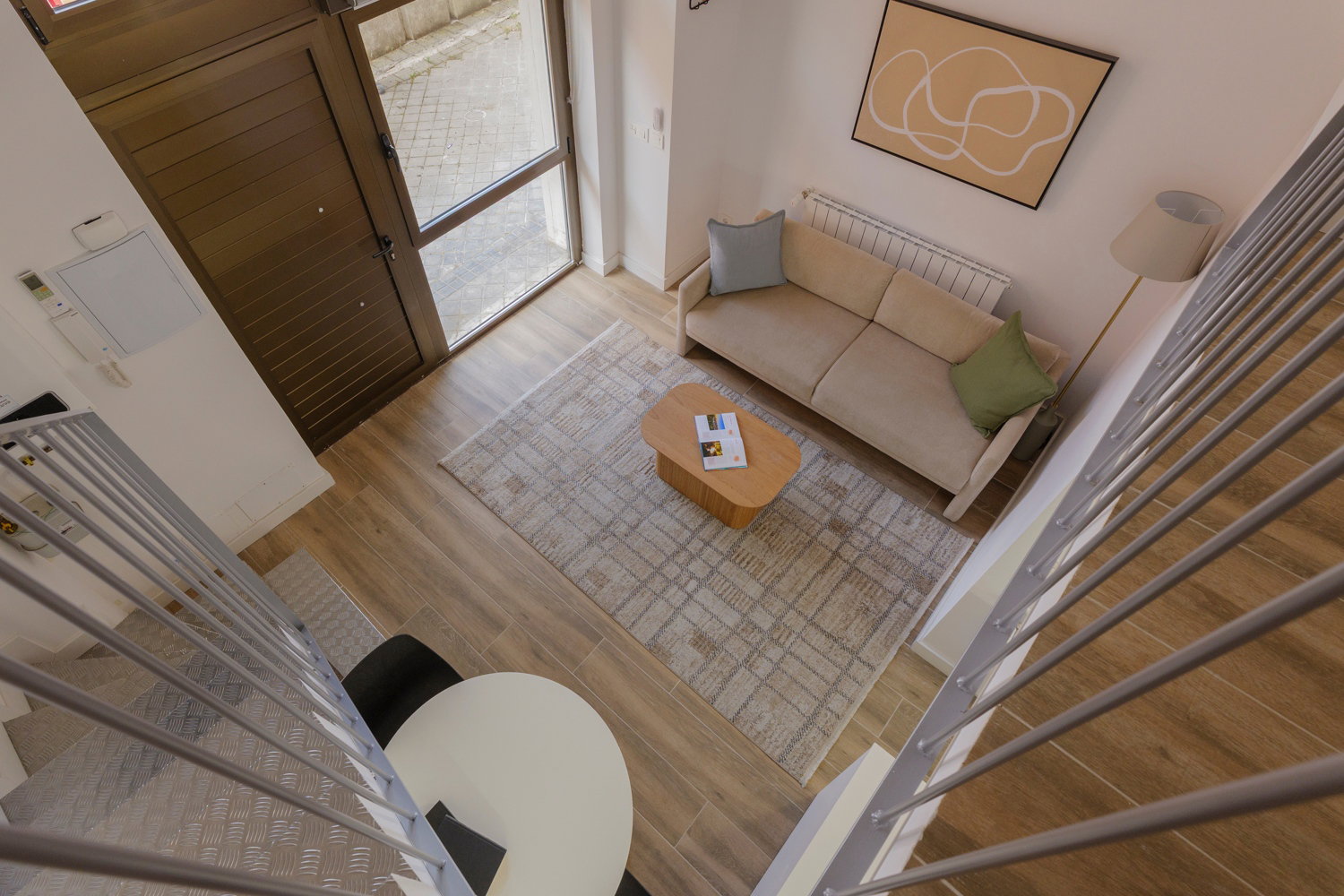 Fully furnished 2-bedroom duplex