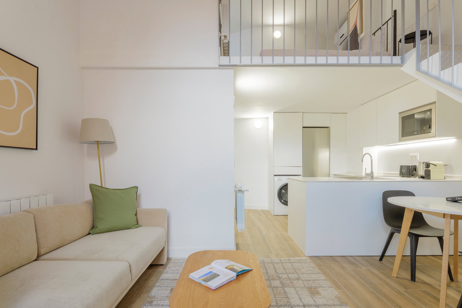 Fully furnished 2-bedroom duplex