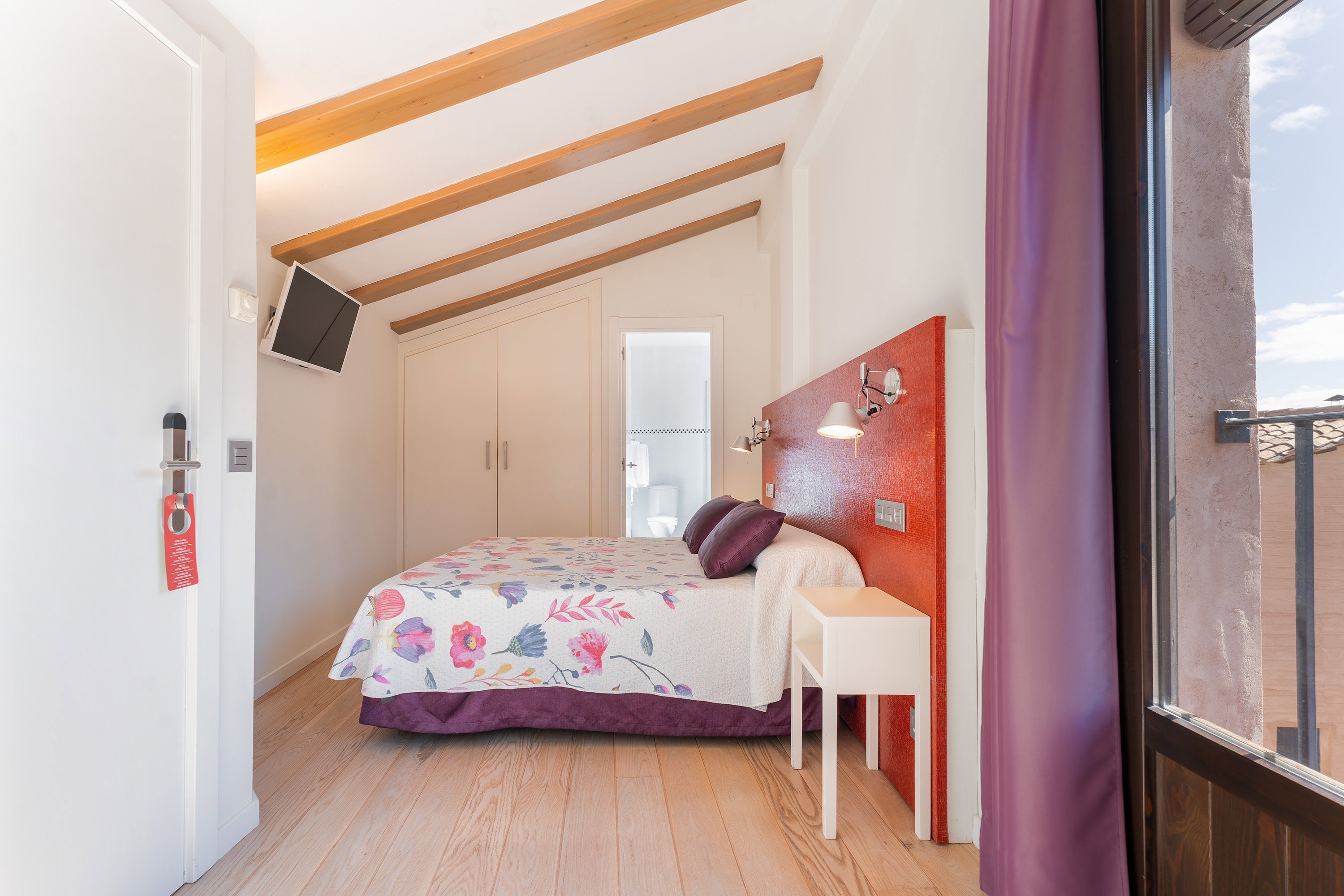 Habitación 6 · INTERIM · 2 Pax (Hotel Ottium - Albarracín)