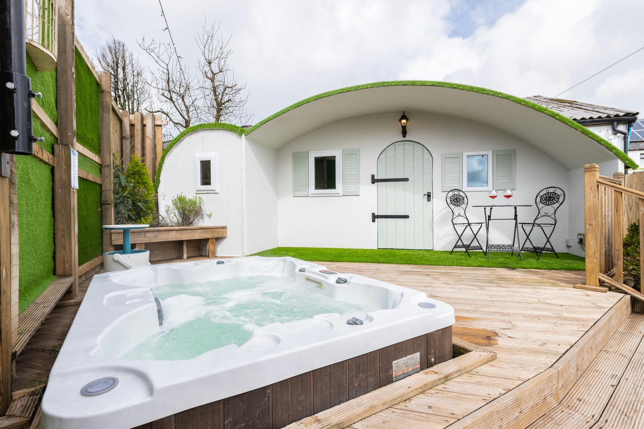 The Hobbit - Luxury Glamping with Hot Tub!