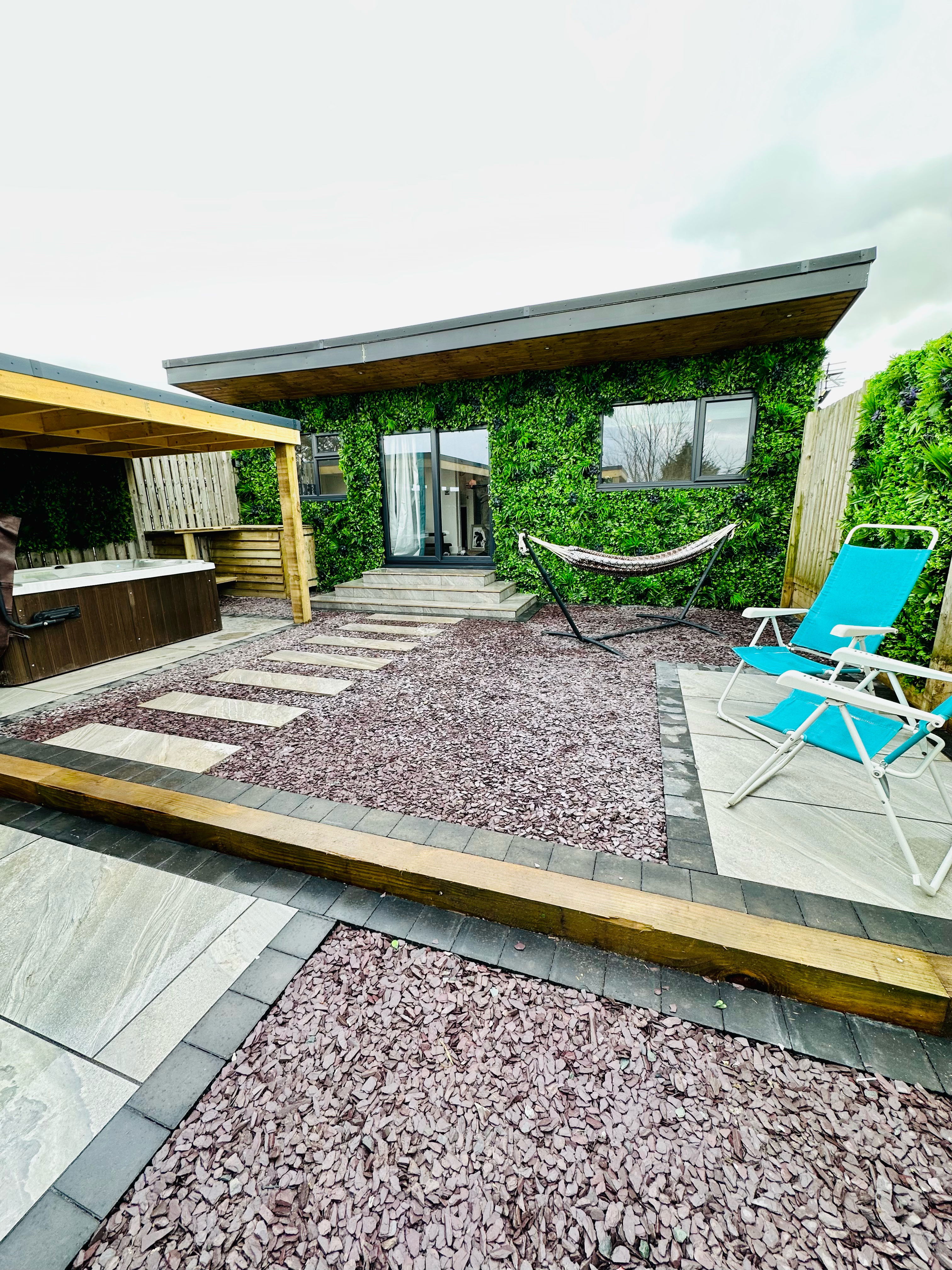 Hazell’s Lodge, enjoy our ultimate luxury lodge, ideal for romantic getaways!