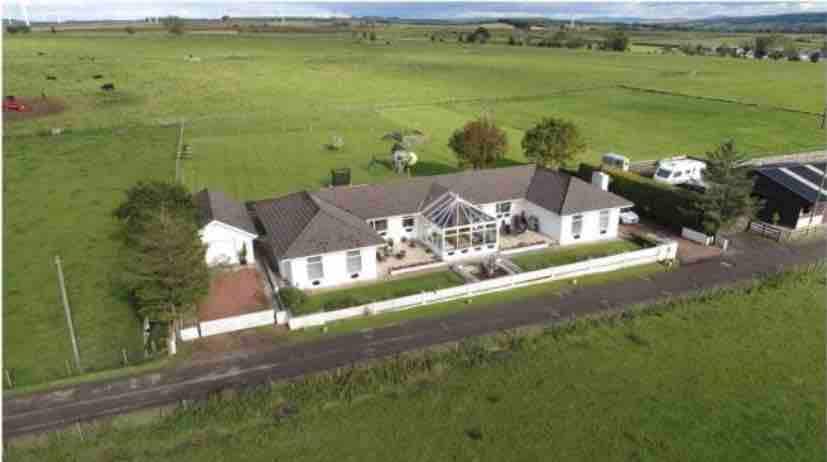 Alton Villa. Private (although it is a short distance from our working farm) - large footprint and lots of outdoor areas and space for you to enjoy!