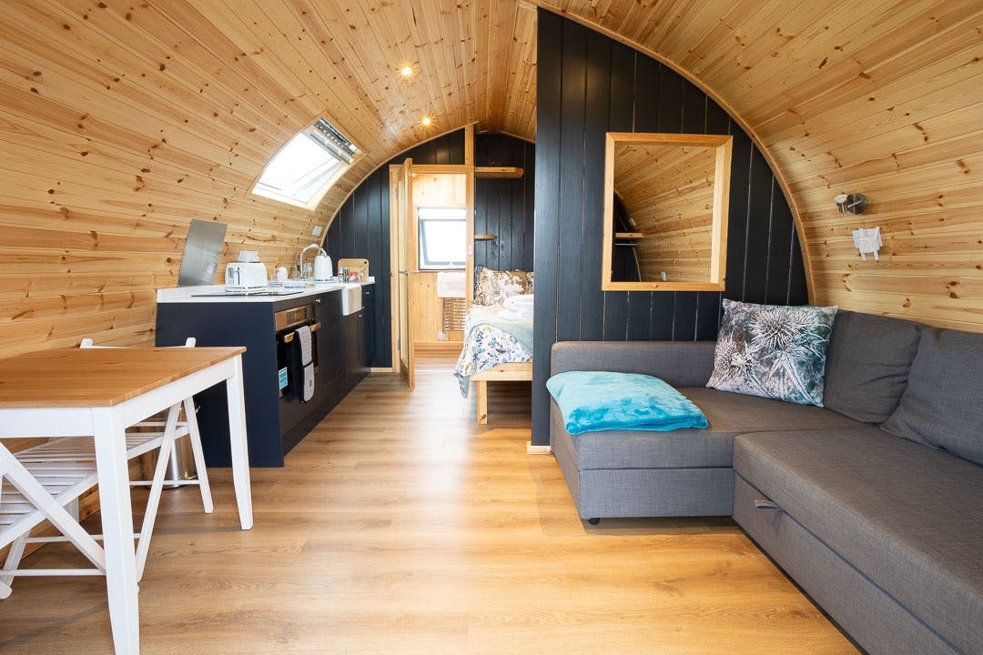 Thistle Pod - Luxury Glamping Farm Stay with Hot Tub!