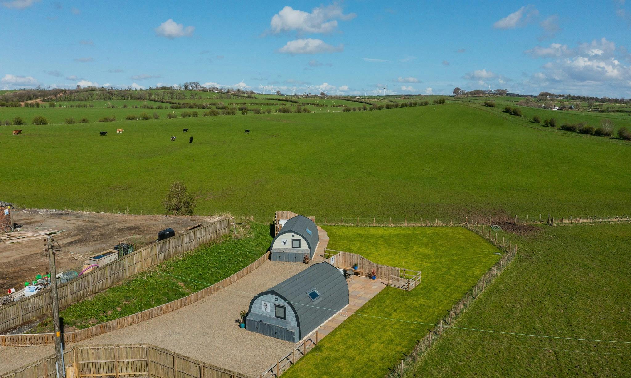 Thistle Pod - Luxury Glamping Farm Stay with Hot Tub!