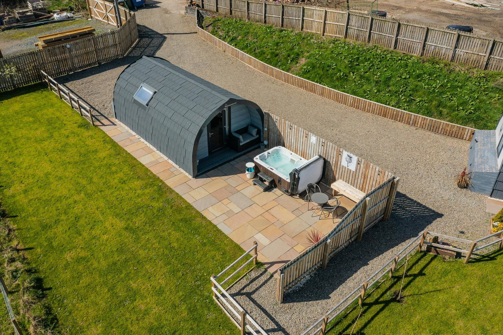 Thistle Pod - Luxury Glamping Farm Stay with Hot Tub!
