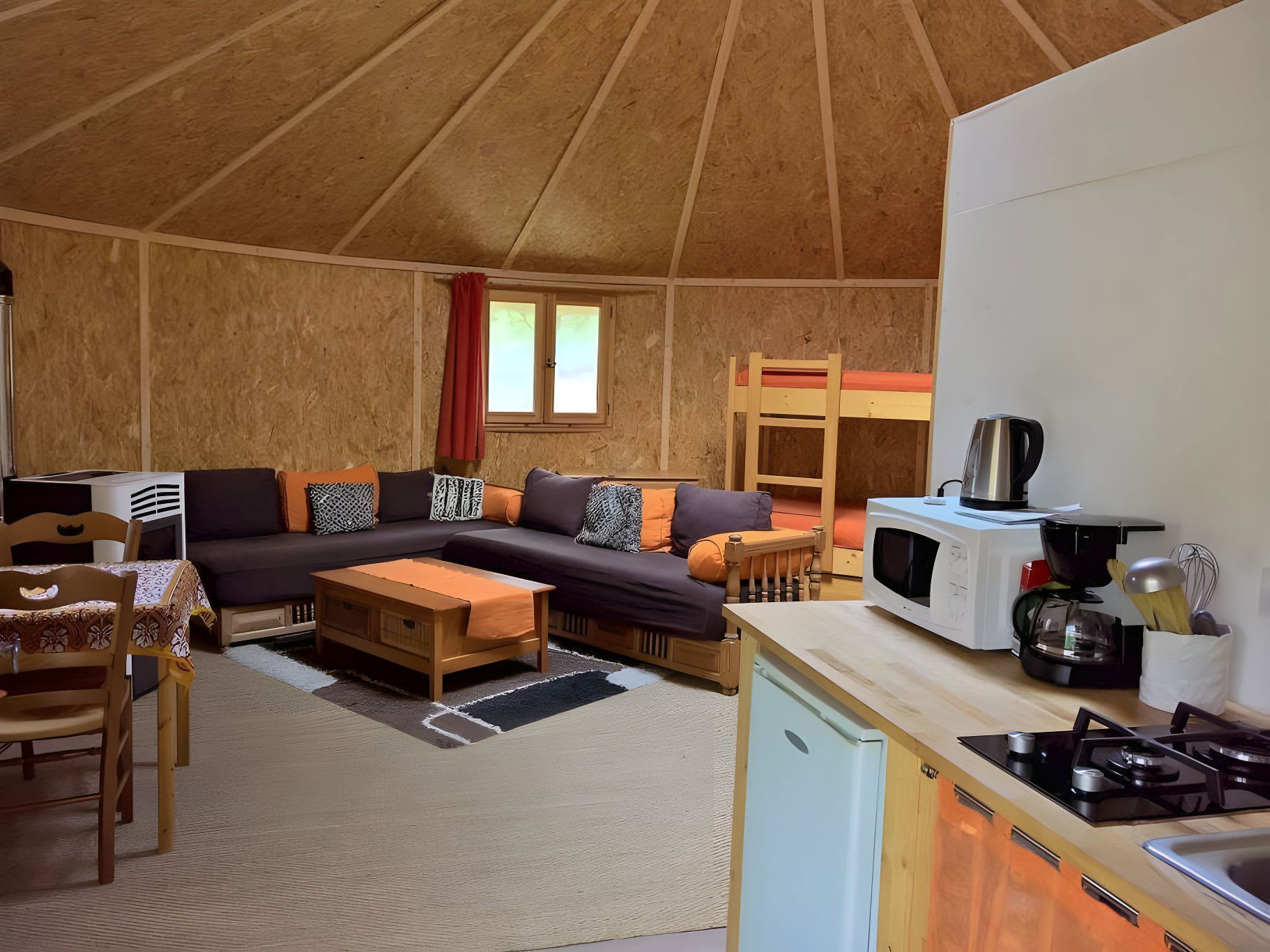 Aperçu du salon avec le poêle à granulés